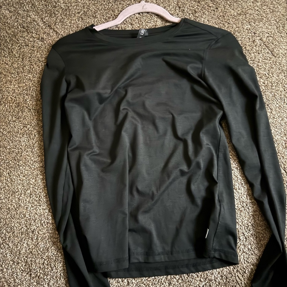 Vuori Black Long Sleeve Top